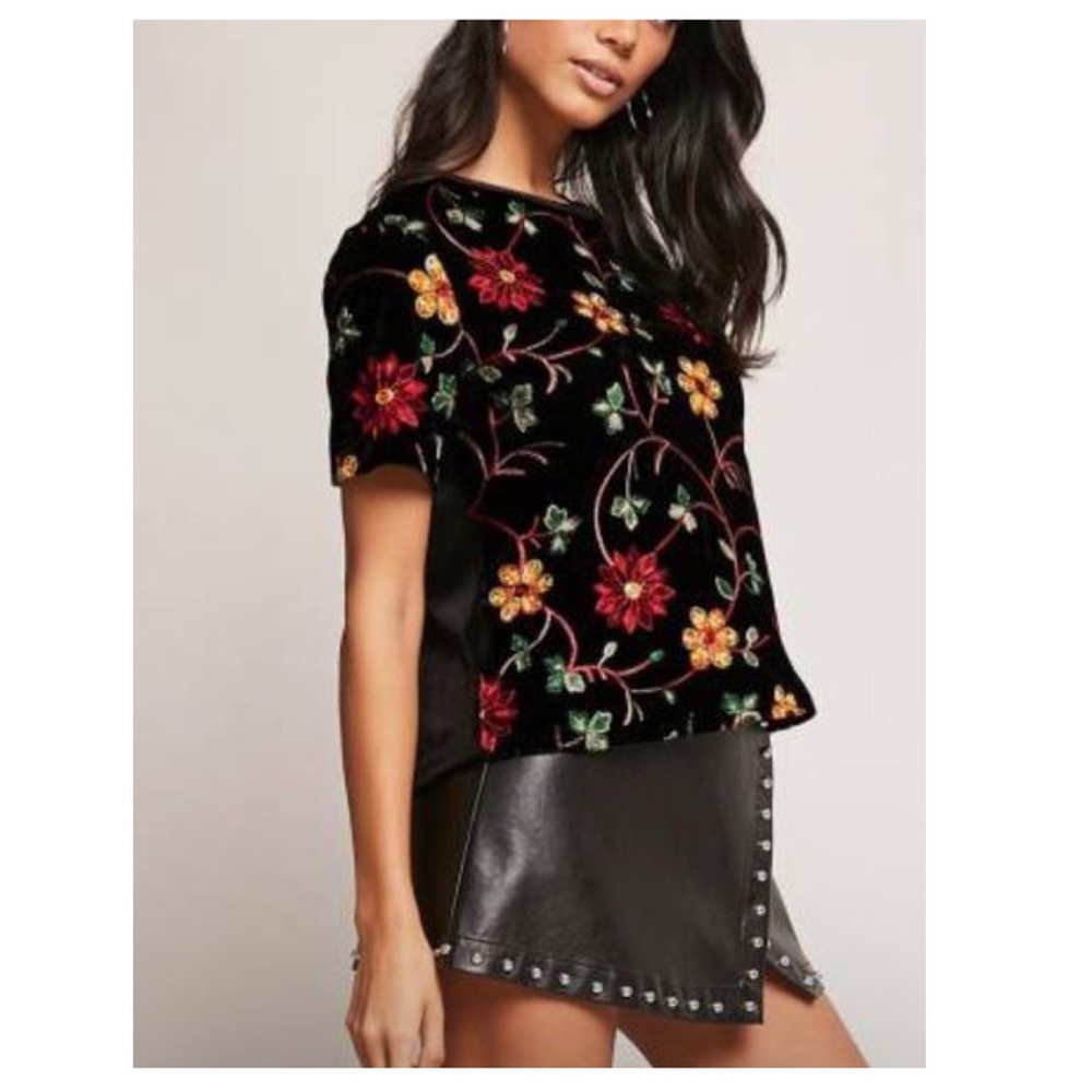 Forever 21 Black Velvet Floral Embroidered Short Sleeve 90’s Y2K F21 Top Large